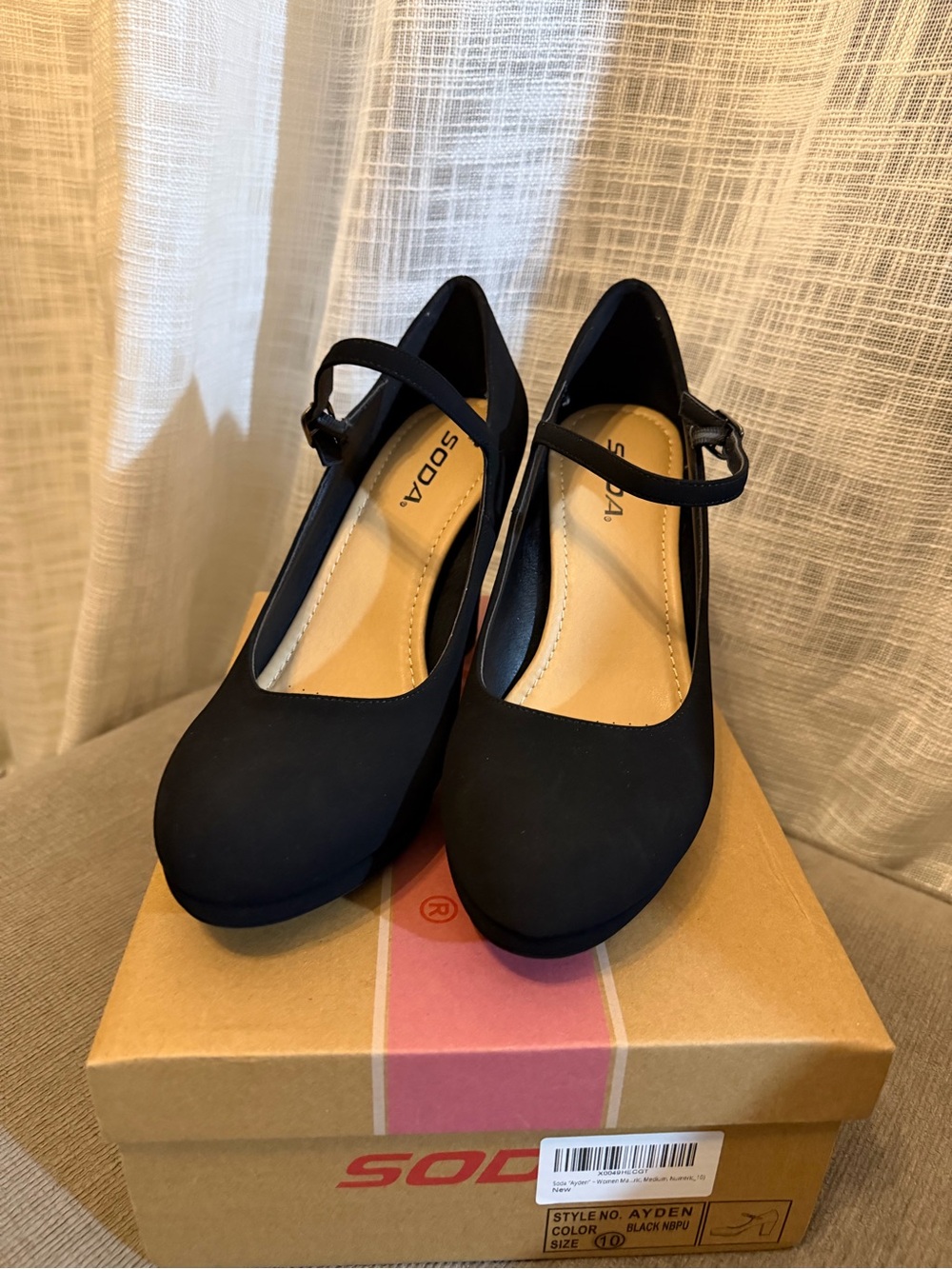 NWOT Soda Black Round-Toe Mary Jane Pumps with Ankle Strap